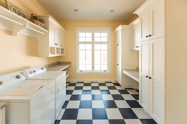 Green Bay - Laundry Room Organization