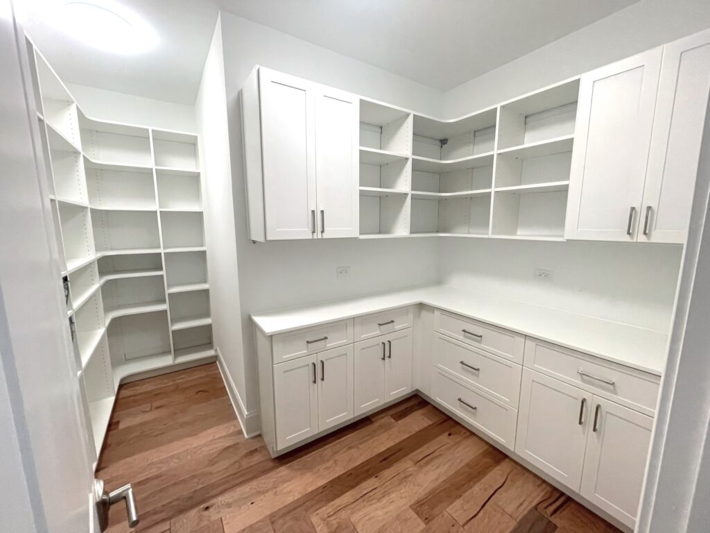 De Pere - Pantry Cabinet